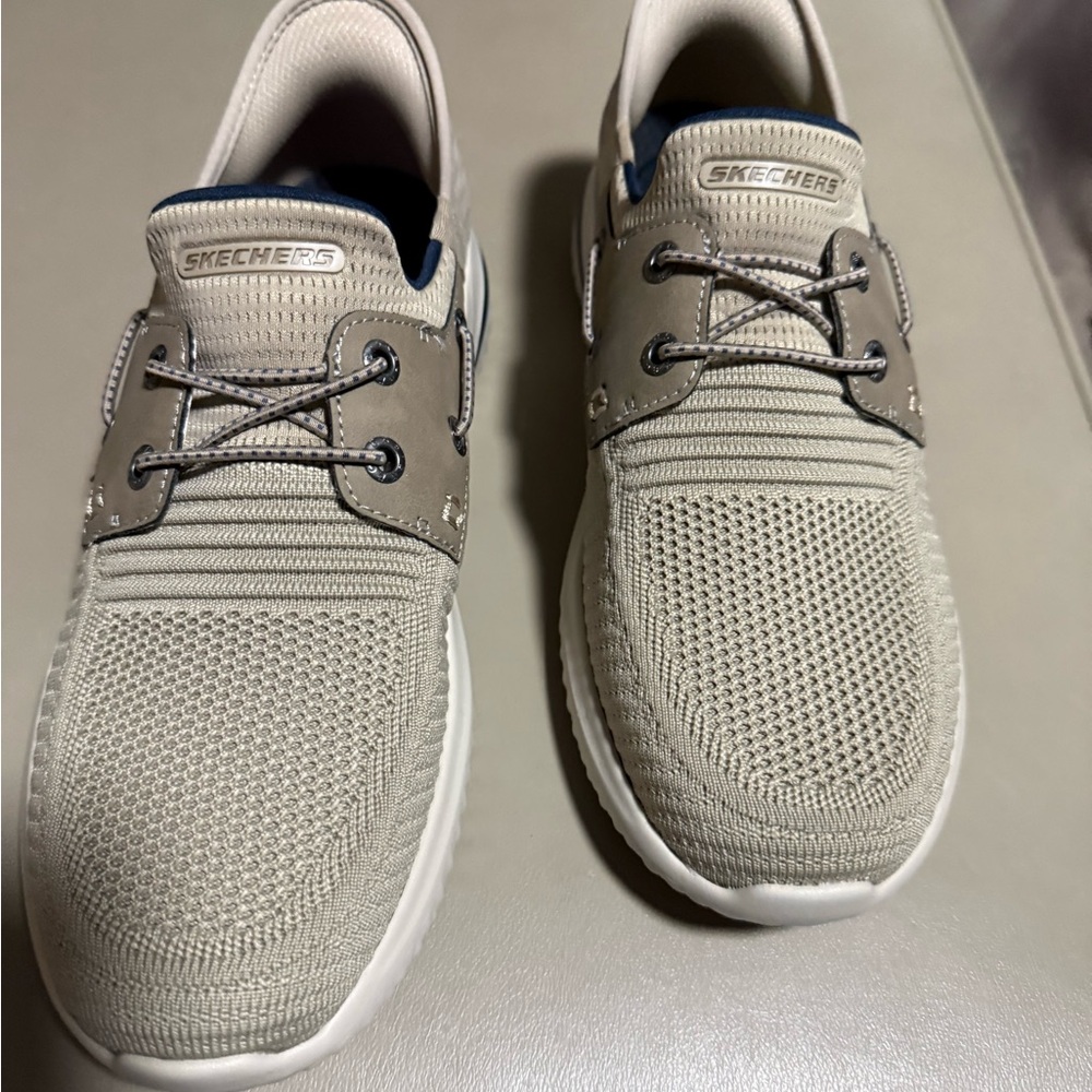 Skechers Men's Beige Knit Sneakers Never worn